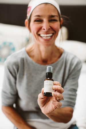 Vitamin C Serum for Acne-Prone, Sensitive or Oily Skin. Firm and Brighten Dark Spots. - Valentia Skincare