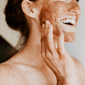 Bentonite Clay Mask - Dead Sea Mud, Aloe + Honeysuckle - Valentia Skincare